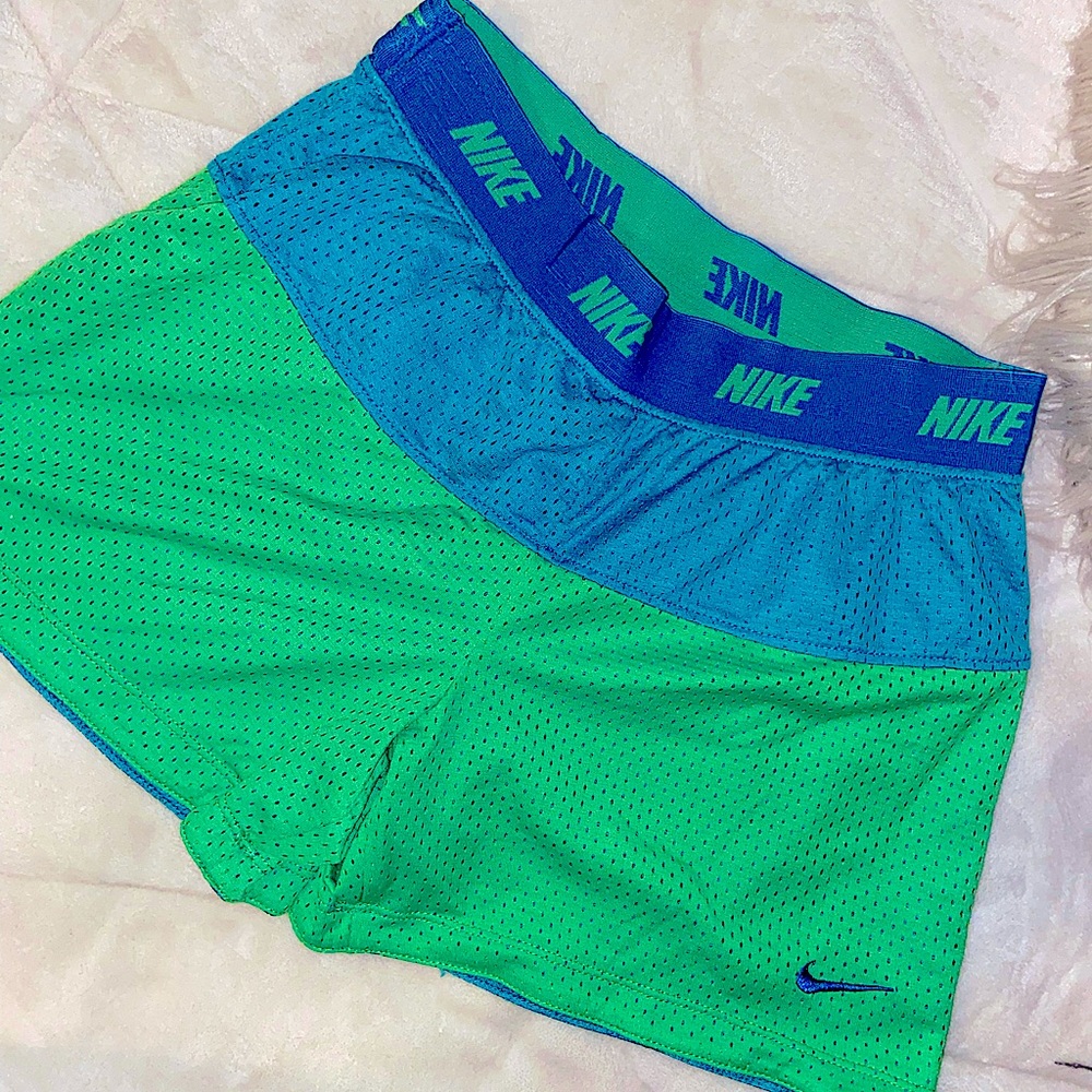 Nike girls shorts. Size M